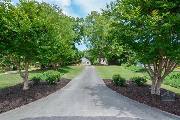 305 Lakeshore Drive, Hartwell, GA 30643