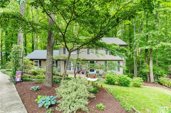 3672 Stonelake Court Sw, Lilburn, GA 30047