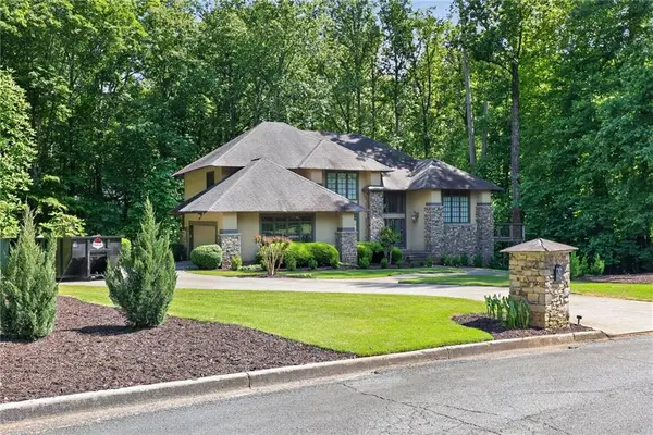 320 Waverly Hall Circle, Roswell, GA 30075