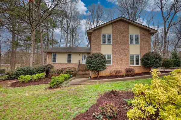 832 Sweet Briar Lane, Conyers, GA 30094