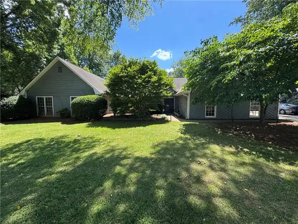 555 Saddle Creek Circle, Roswell, GA 30076