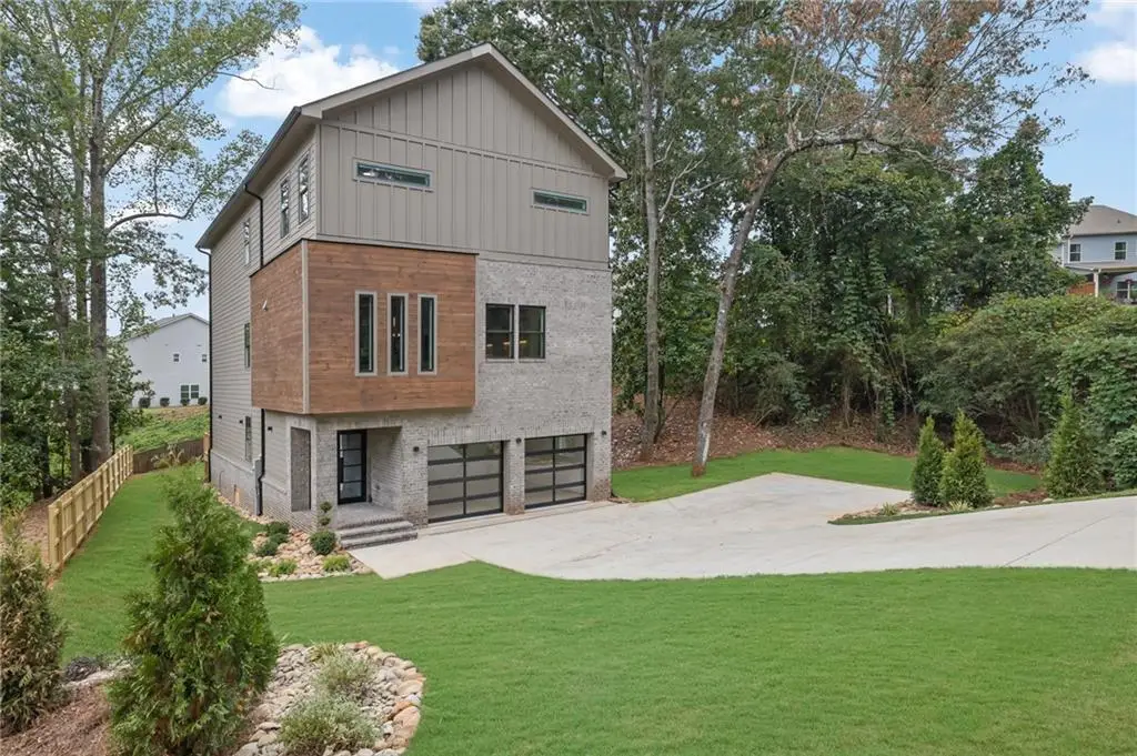 120 N Gwinnett Street, Buford, GA 30518 - #1