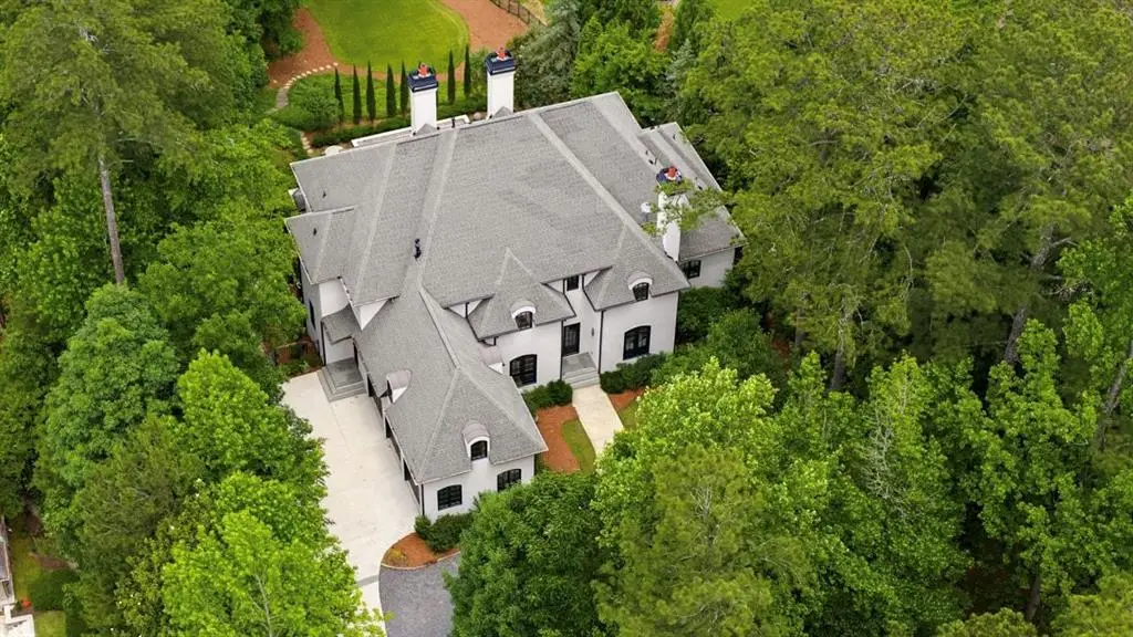 725 Londonberry Road, Atlanta, GA 30327 - #1