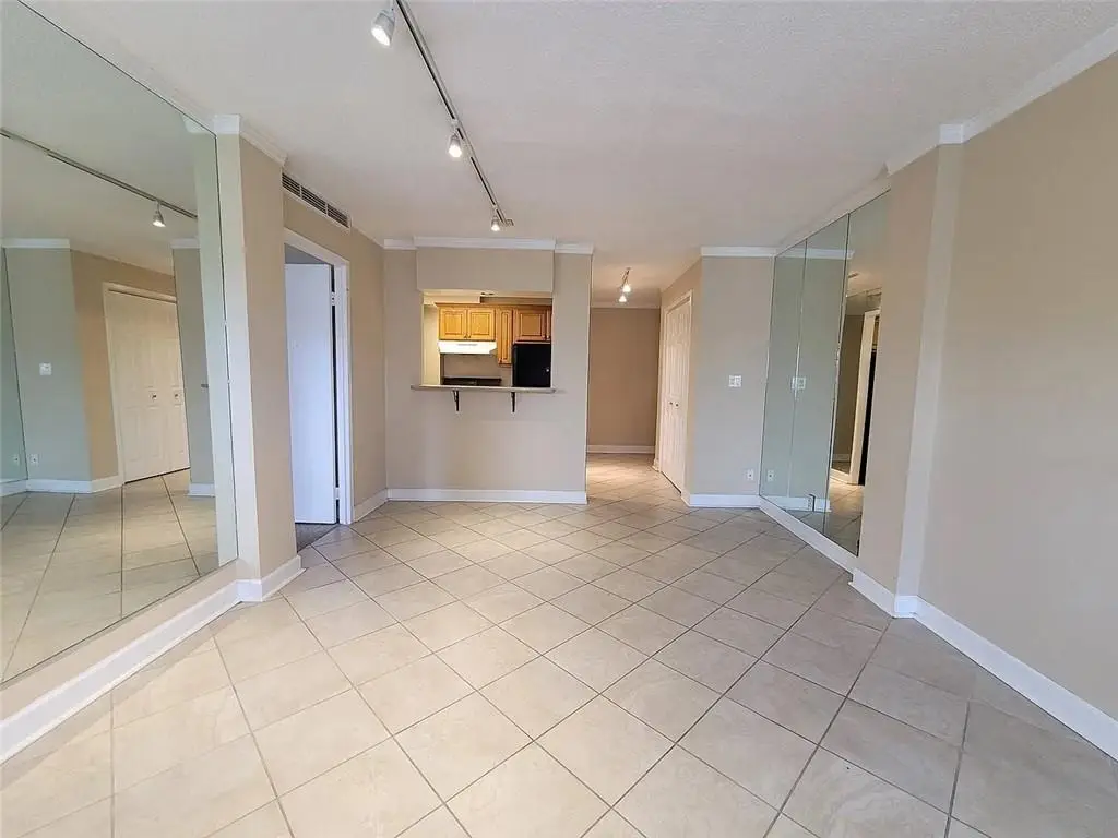 2285 Peachtree Road Ne, Atlanta, GA 30309 - #1