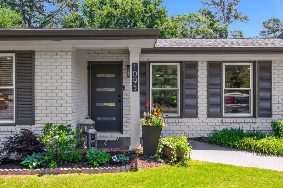 1095 Tuxedo Court, Roswell, GA 30075 - #2