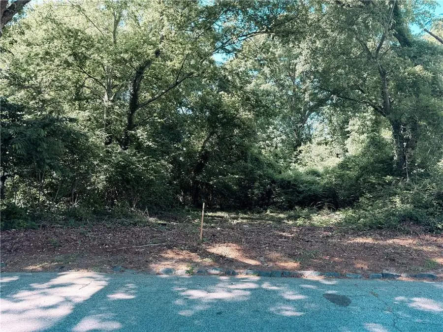 2369 N Circle Drive Nw, Atlanta, GA 30318 - #2