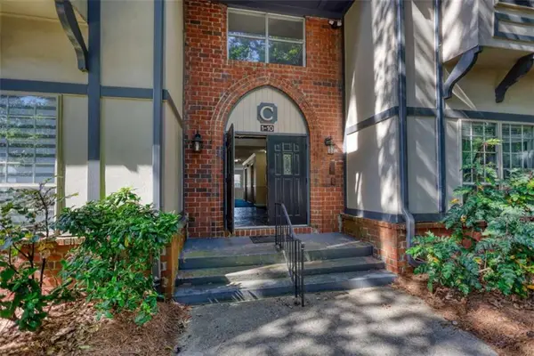 6851 Roswell Rd, Sandy Springs, GA 30328