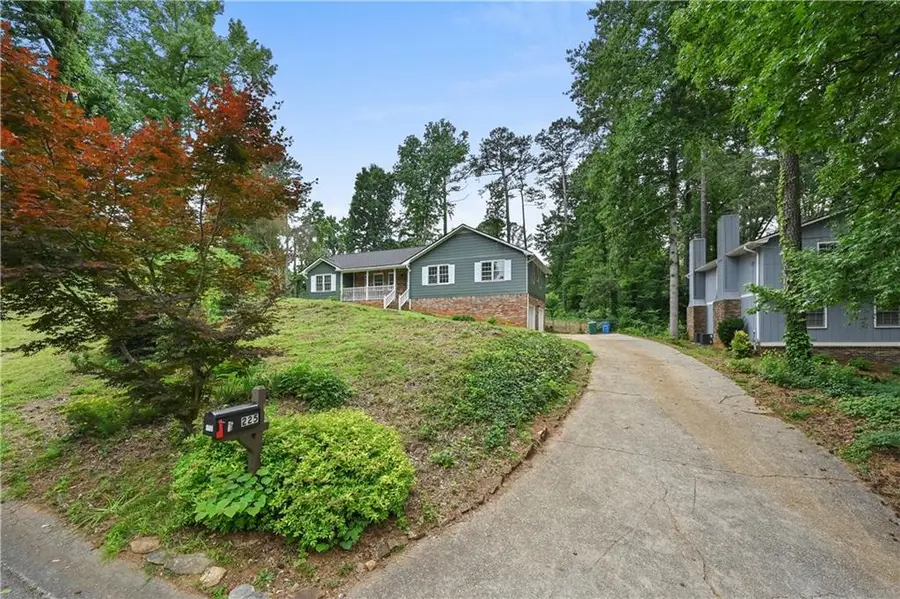 225 Hauteur Garden, Lilburn, GA 30047 - #3