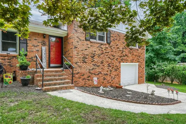 620 Ravenwood Drive, Woodstock, GA 30188