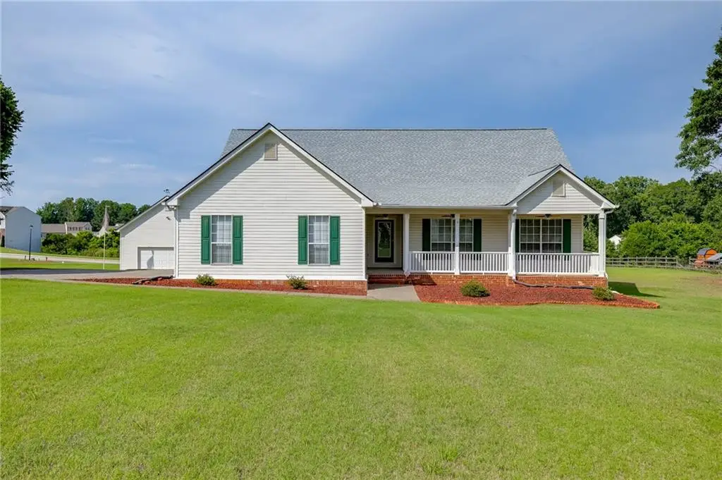 352 Olde Wick Trail, Hoschton, GA 30548 - #1