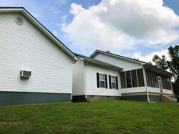 960 Mcentyre Loop Se, Calhoun, GA 30701