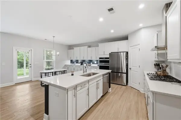 669 Fairway Drive, Acworth, GA 30101