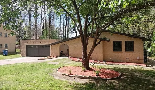 6820 Marlborough Circle S, South Fulton, GA 30349