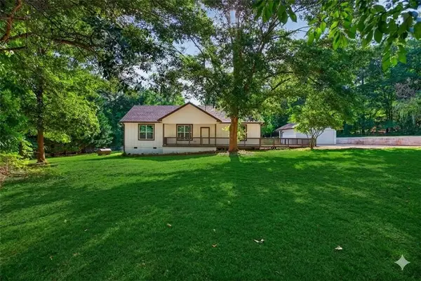 100 Willow Creek Drive, Locust Grove, GA 30248