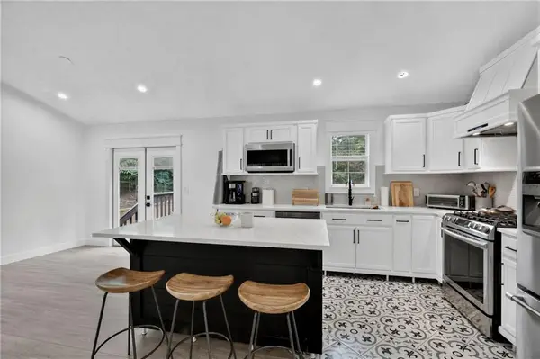 1042 Braddock Circle, Woodstock, GA 30189