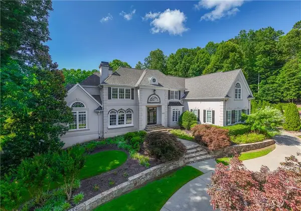 1055 Hedgerose Lane, Roswell, GA 30075