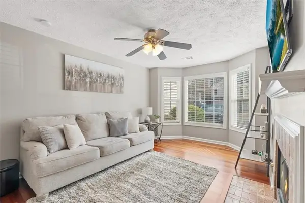 1061 Daventry Crossing, Woodstock, GA 30188