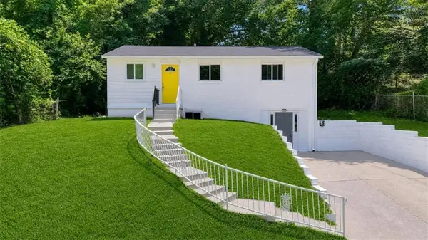 477 Fairlane Circle Nw, Atlanta, GA 30331