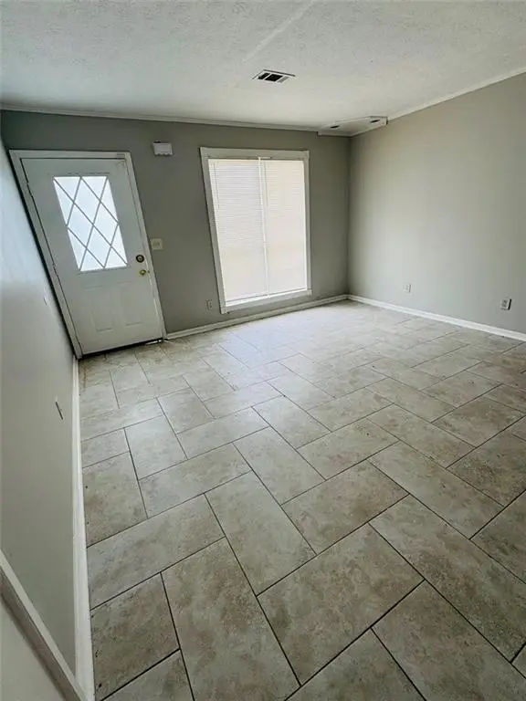 404 Prince Of Wales, Stone Mountain, GA 30083 - #2