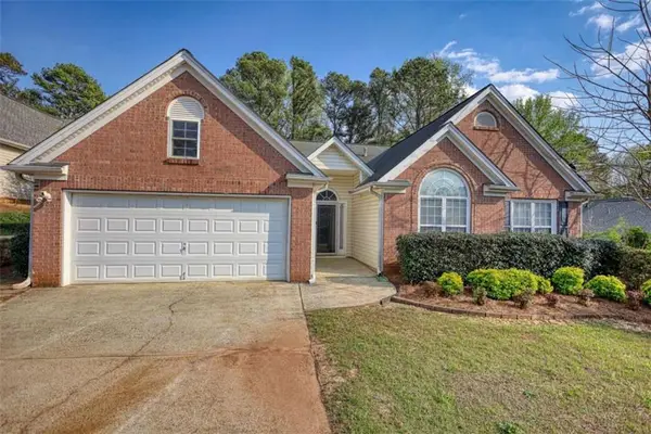 565 Ambur Lake Dr, Lawrenceville, GA 30043
