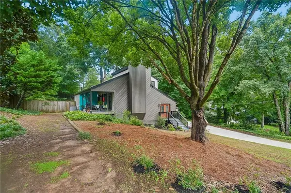 3777 Southgate Drive Sw, Lilburn, GA 30047