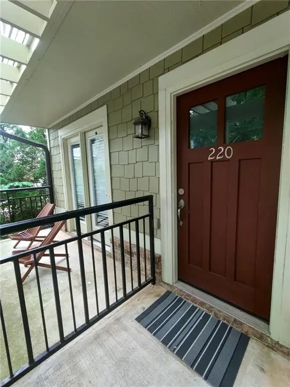 660 Barnett Shoals Road #220, Athens, GA 30605