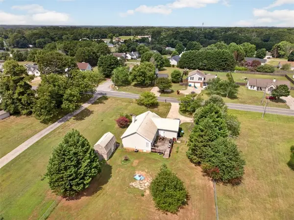 470 Hammond Road, Statham, GA 30666