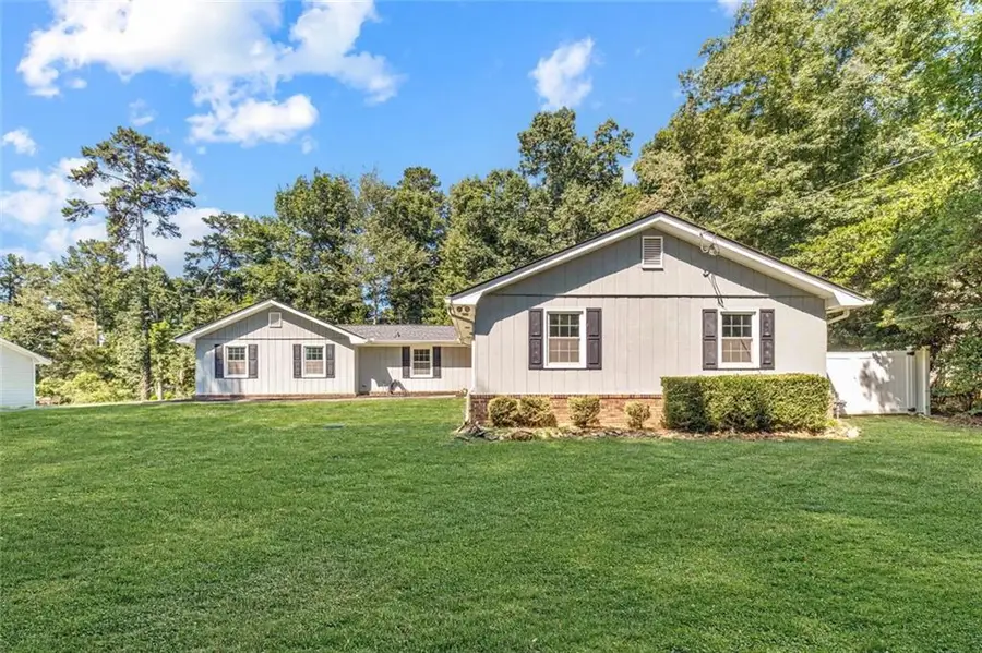 3245 Village Glen Trail S, Snellville, GA 30039 - #2