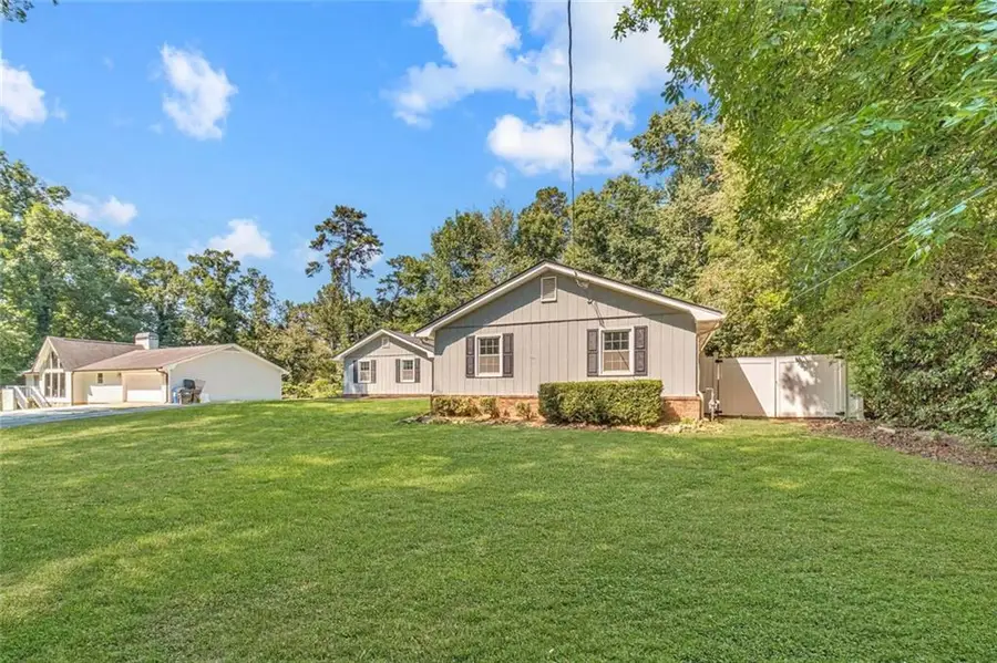 3245 Village Glen Trail S, Snellville, GA 30039 - #3