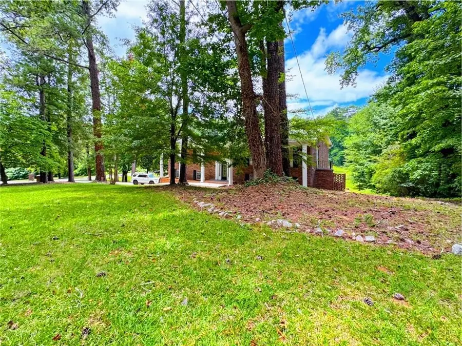 1665 Loch Lomond Trail Sw, Atlanta, GA 30331 - #2