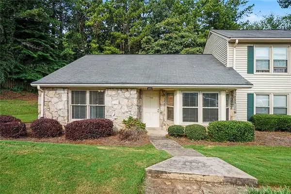 722 Longleaf Drive, Lawrenceville, GA 30046