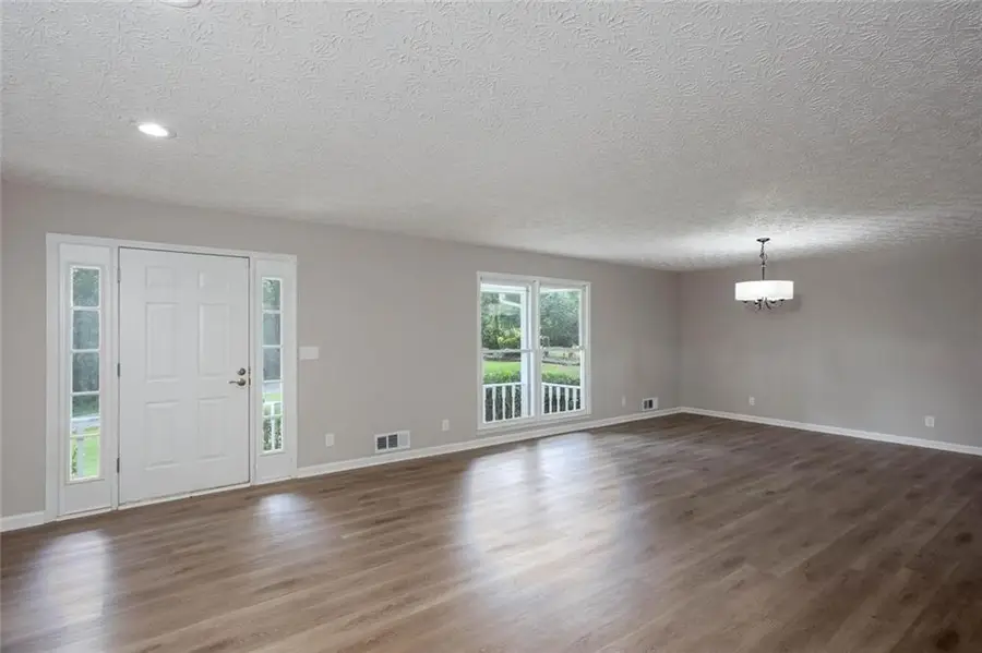 185 Lakeshore Circle Se, Acworth, GA 30101 - #3