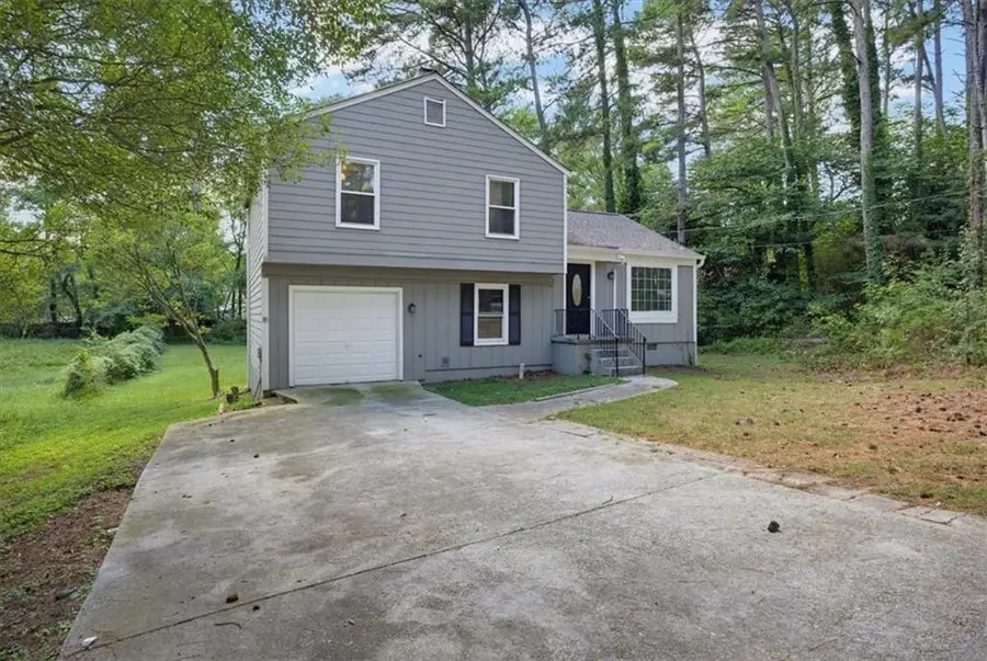 429 Sherwood Circle, Stone Mountain, GA 30087 - #2