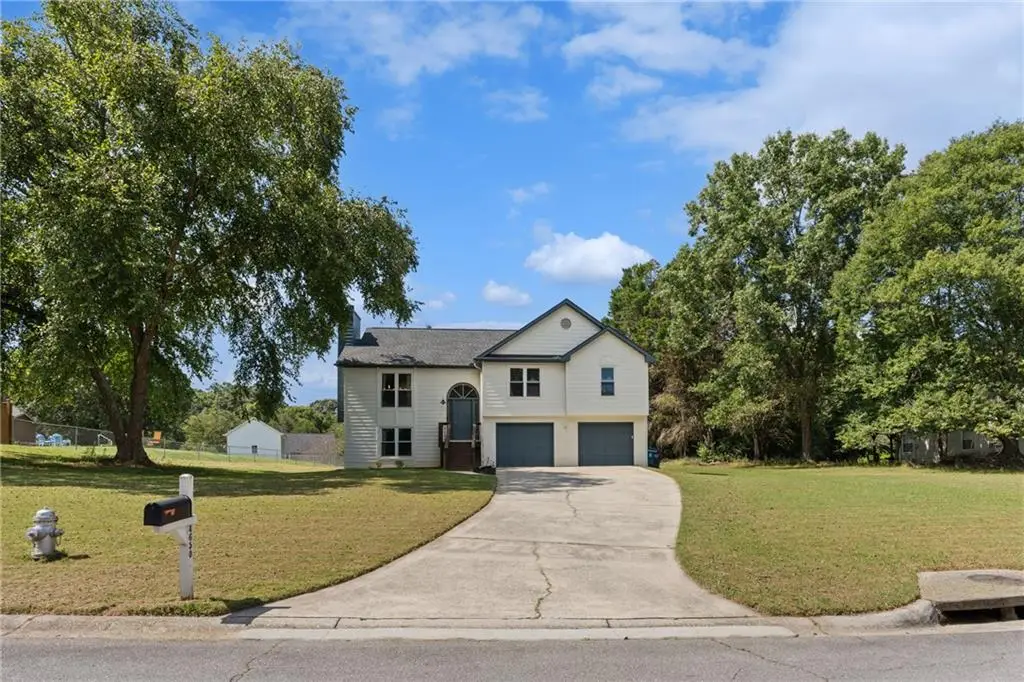 4650 Wheeler Creek Dr, Hoschton, GA 30548 - #1