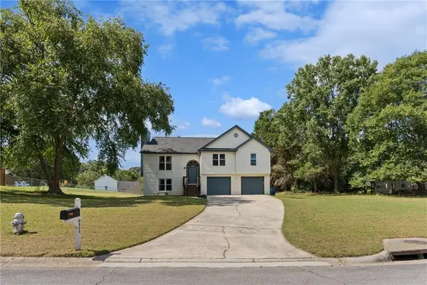 4650 Wheeler Creek Dr, Hoschton, GA 30548