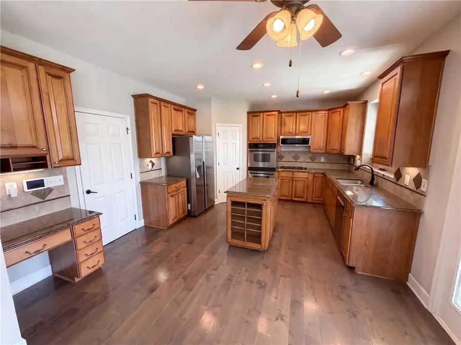 7047 Tree House Way, Flowery Branch, GA 30542 - #2