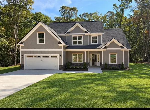 303 Spring Lake Cove, White, GA 30184