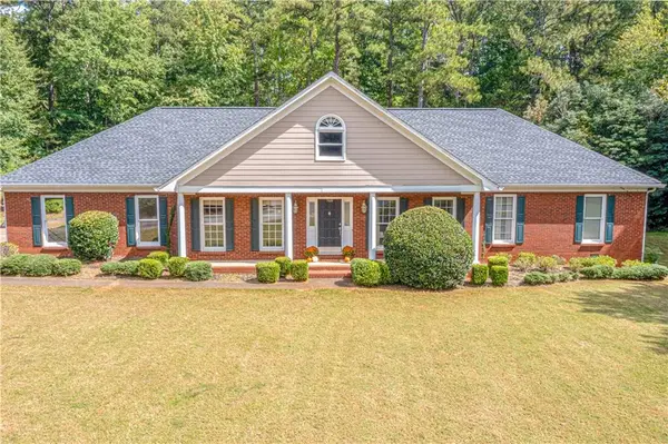 560 Saddle Crest Drive, Roswell, GA 30075