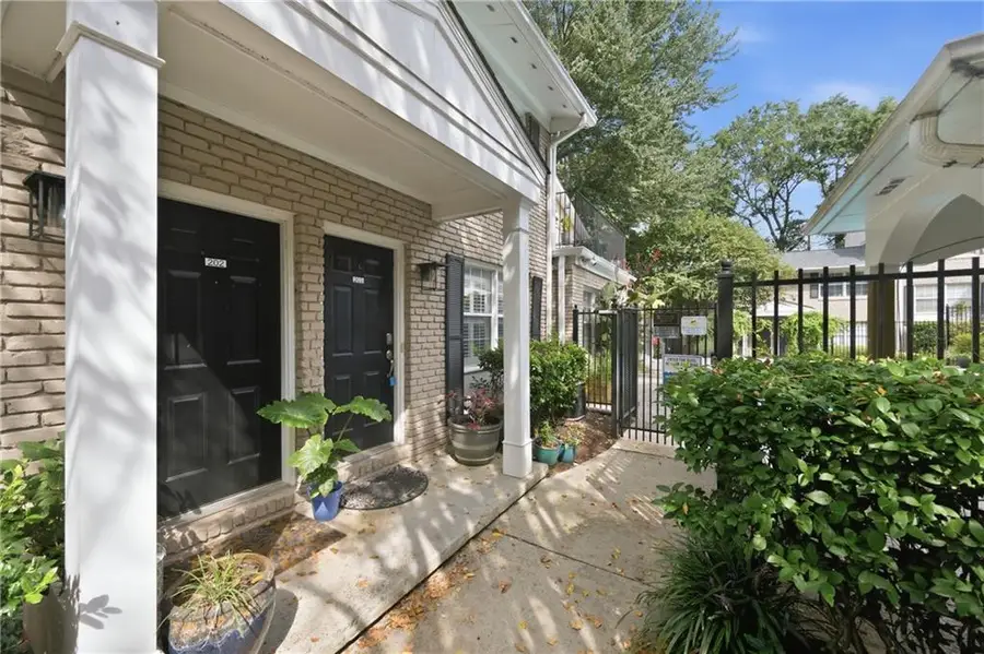 2232 Dunseath Avenue Nw #203, Atlanta, GA 30318 - #3