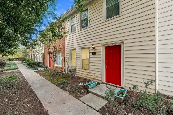220 Chads Ford Way, Roswell, GA 30076
