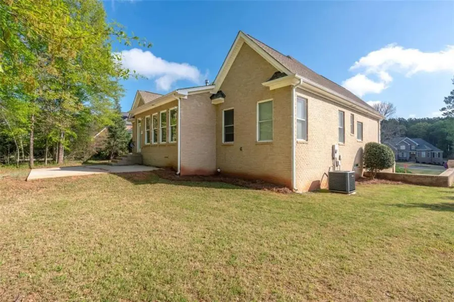196 St Andrews Court, Social Circle, GA 30025 - #2