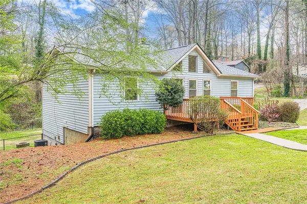 549 Pineland Circle Sw, Mableton, GA 30126
