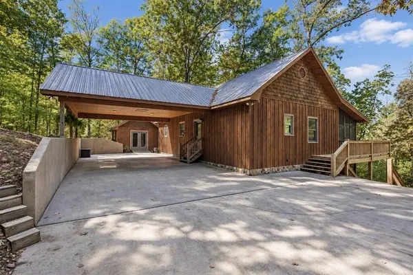 82 Queens Lane, Blue Ridge, GA 30513