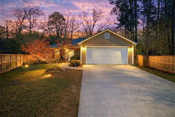 212 Whispering Pine Circle Ne, White, GA 30184