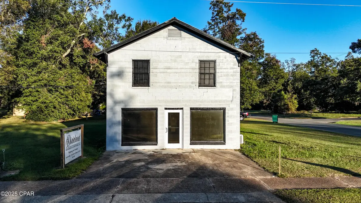 5424 10th Street, Malone, FL 32445 - Image #1