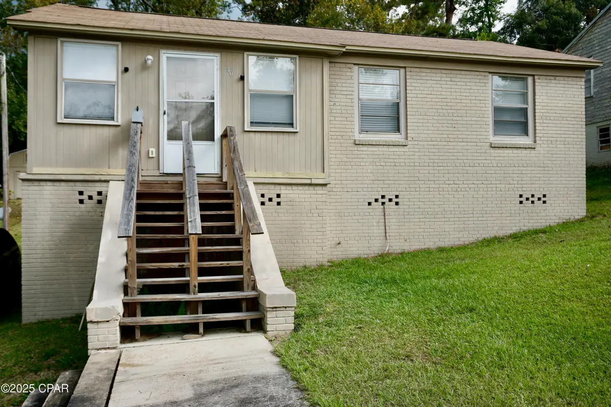 40 W Barnes Avenue, Chattahoochee, FL 32324 - Image #1