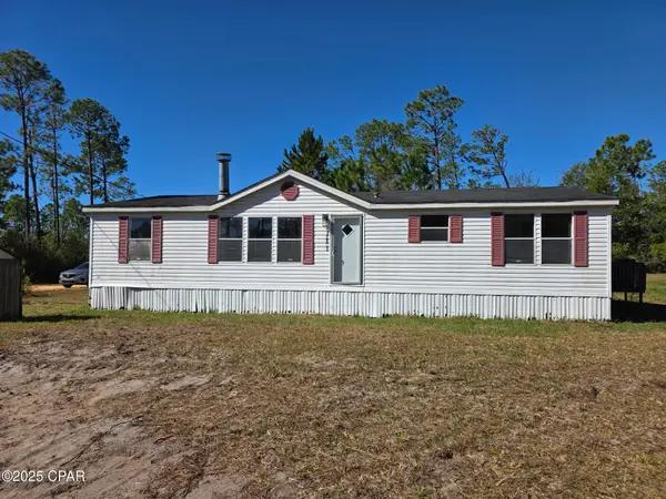 17501 Azalea Street, Fountain, FL 32438