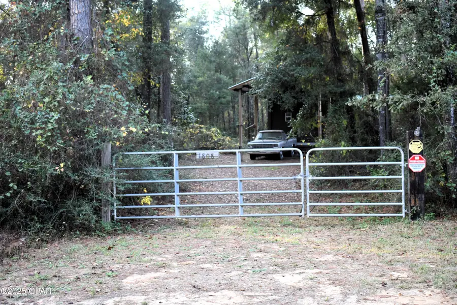 1808 Lakeview Road, Caryville, FL 32427 - Image #2