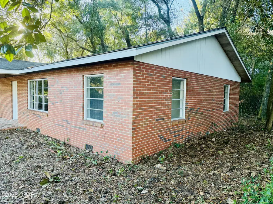 101 W Live Oak Avenue, Defuniak Springs, FL 32435 - Image #3