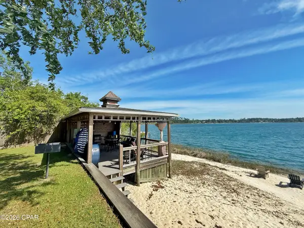 100 S Silver Lake, Marianna, FL 32448